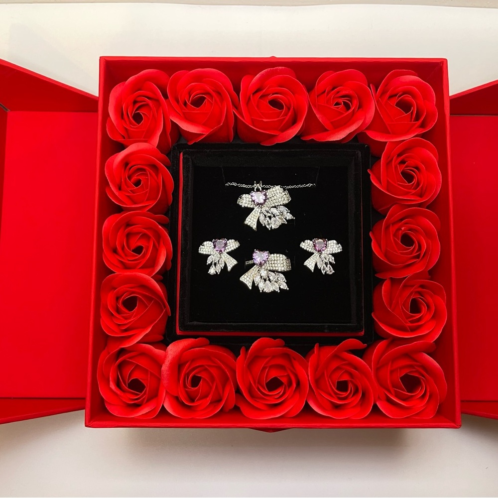 Beautiful Jewelry set with gift box for women. - Picture 1 of 6